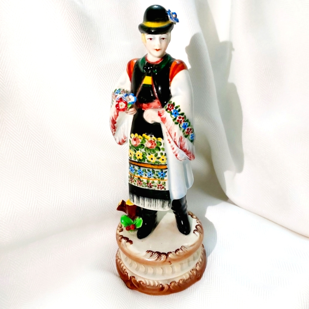 Vintage Figurine Ungherese Hungarian Porcelain Italy 1970s